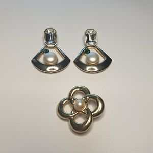 Vintage gold tone earrings and Brooch set